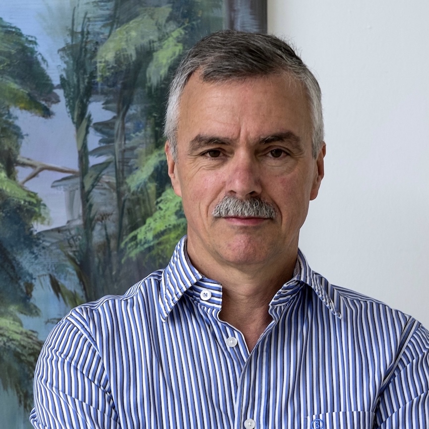 Portrait Foto von Horst Kontak - Interview Gast beim Podcast hinterfragt von Dr. Claudia Neumann