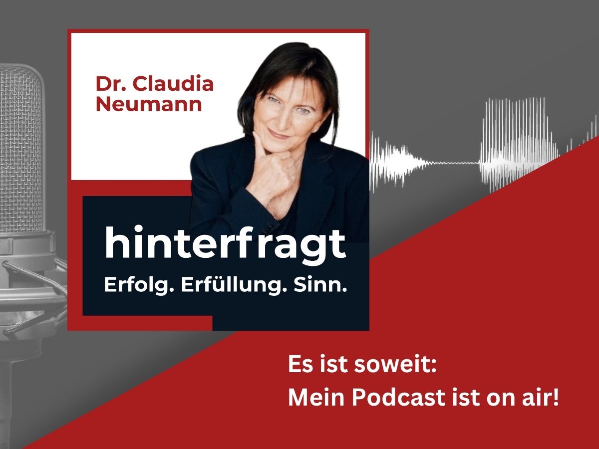 „Dr. Claudia Neumann, Ärztin und Psychotherapeutin, reflektiert nachdenklich – Symbolbild für den Podcast hinterfragt, Episode 1 über Perfektionismus, Deadlines und den Mut zur Unvollkommenheit