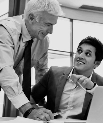zwei Generationen arbeiten erfolgreich zusammen und sind im Gespräch